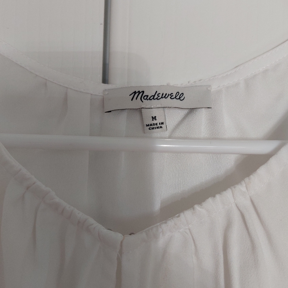 White blouse - Picture 2 of 3
